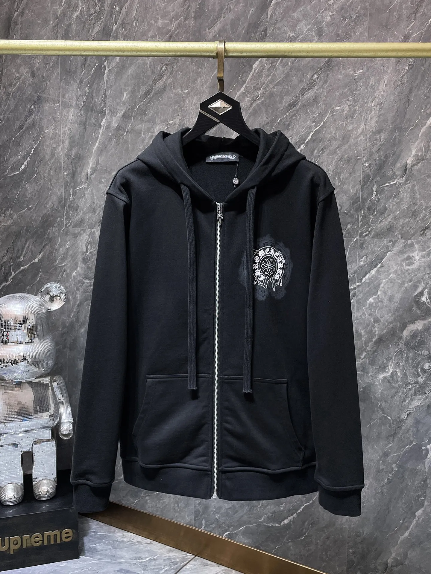 P250 Chrome Hearts Autumn and Winter 2025 Counter Synchronization ❤️ Chrome Sanskrit Cross Foamed Sweatshirt Improved Customized Version 1:1 High-Gram Weight High-Quality Fabric Recommended Color: White Black Size: S, M, L, XL